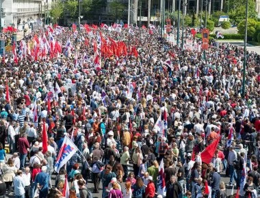 Άρχισαν οι πορείες για την Πρωτομαγιά - Συγκέντρωση του ΠΑΜΕ στο Σύνταγμα
